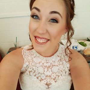 MEET YOUR POSHER, Cori